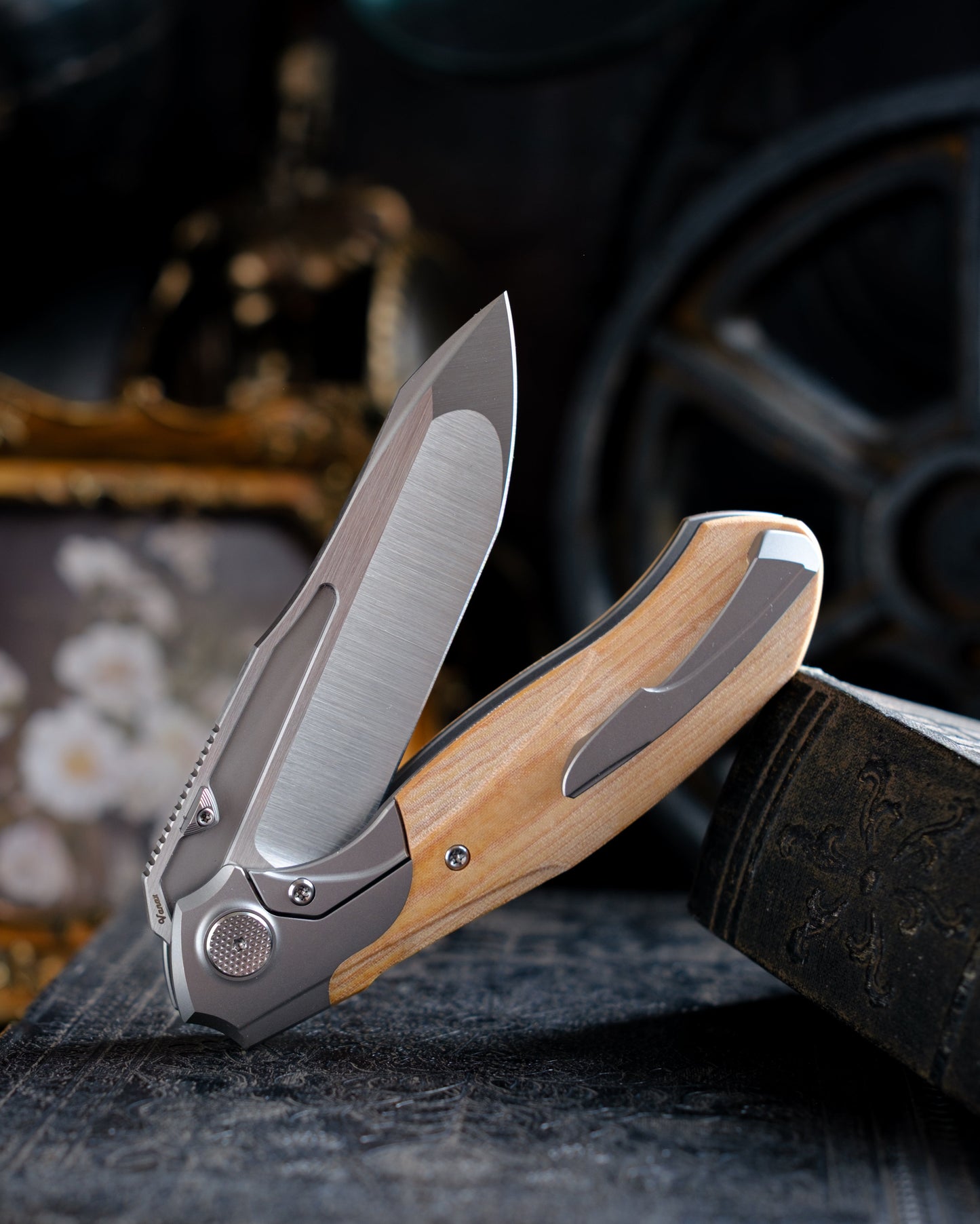 Vandal - White Linen Micarta